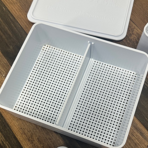 White Sprouting Tray - Picture 7 of 12